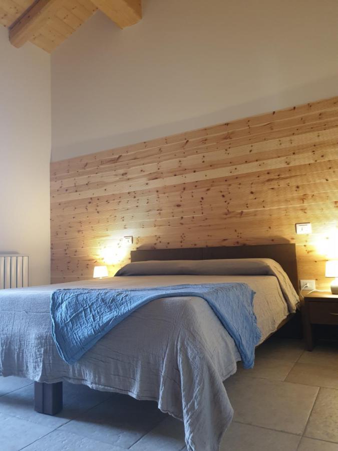 Agriturismo Corte Degli Ulivi カポテッラ エクステリア 写真