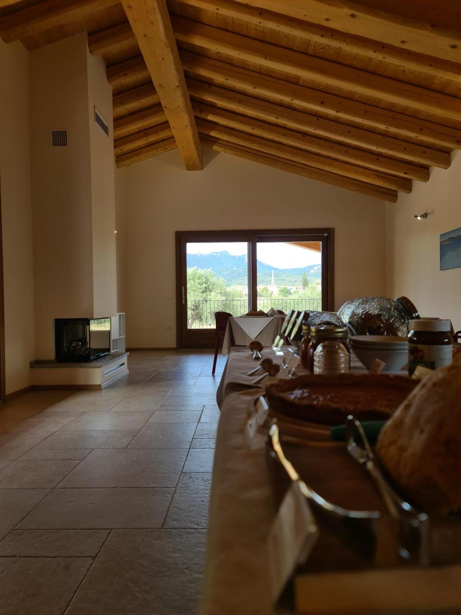 Agriturismo Corte Degli Ulivi カポテッラ エクステリア 写真