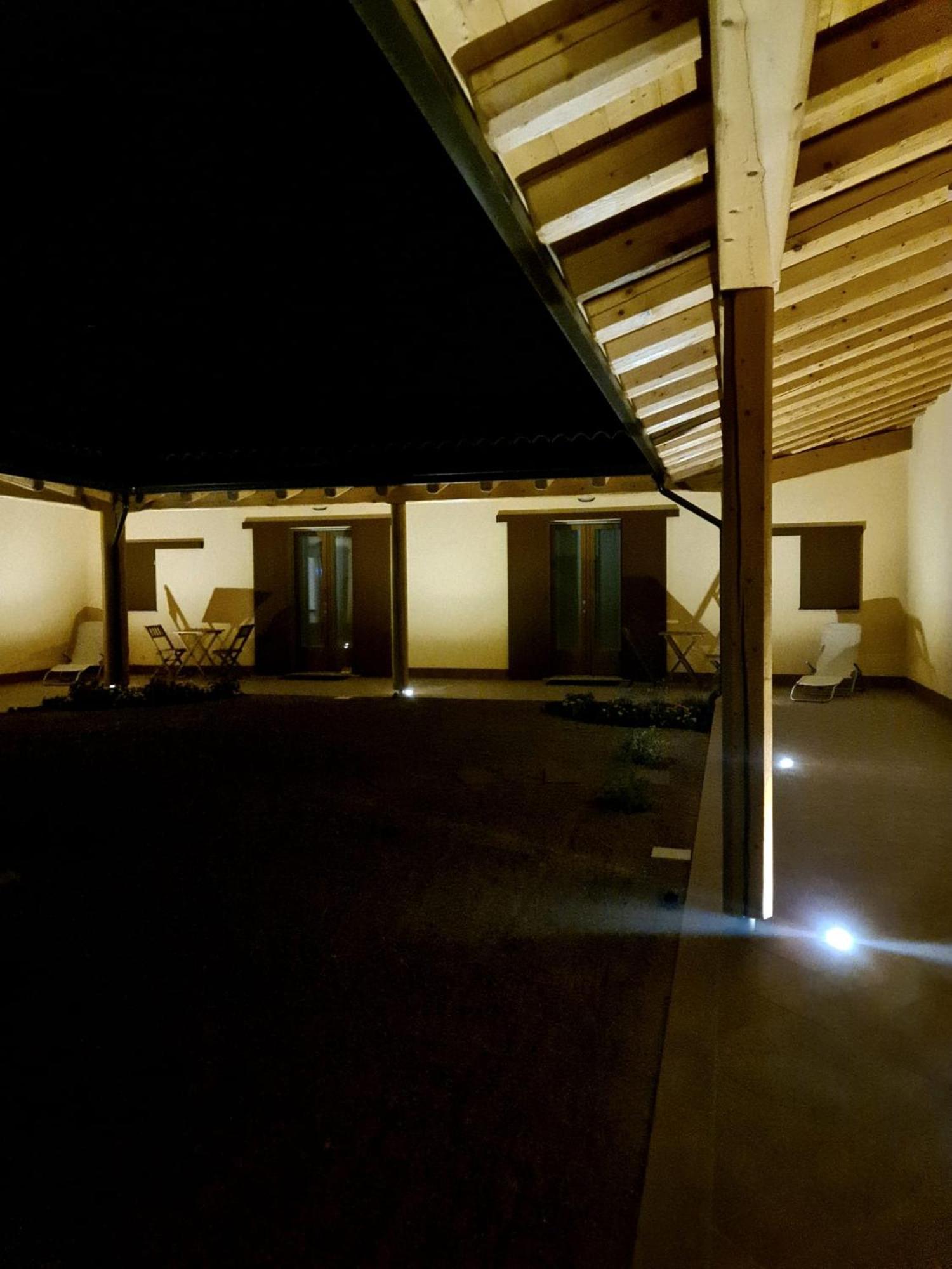 Agriturismo Corte Degli Ulivi カポテッラ エクステリア 写真